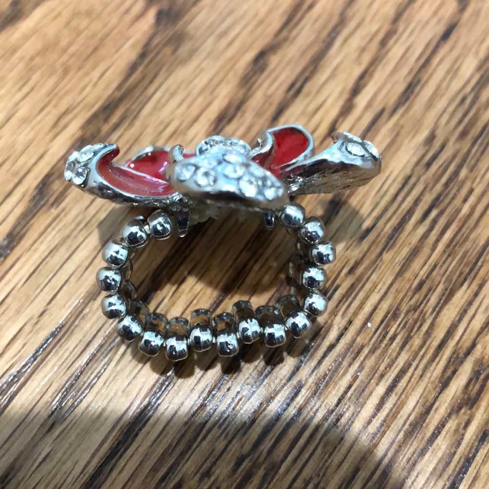 Red flower ring - Picture 2 of 2